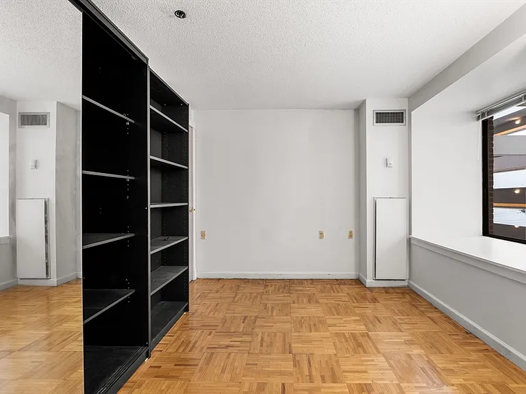357 Commercial St #412 — Photo 12