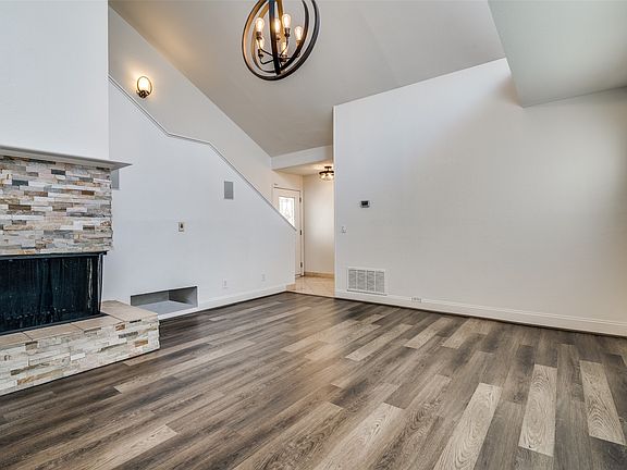 4th image of 17018 Planters Row