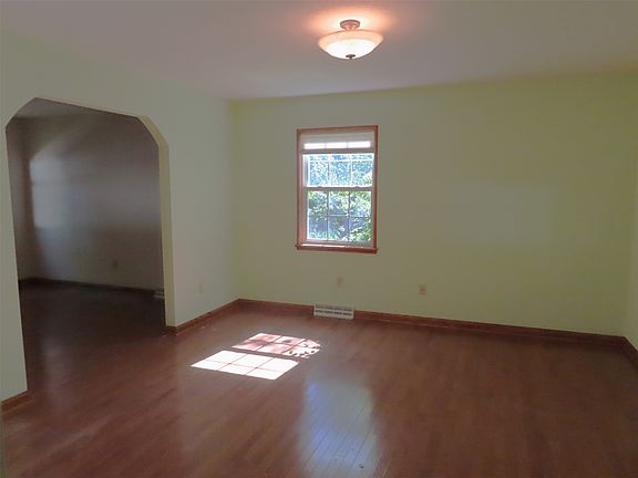 4th image of 12512 Hickory Dr