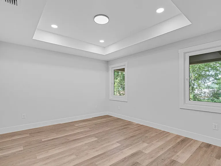 402 Roberts Aly — Photo 12