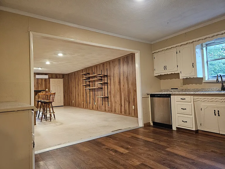 237 N Murphy Rd — Photo 5