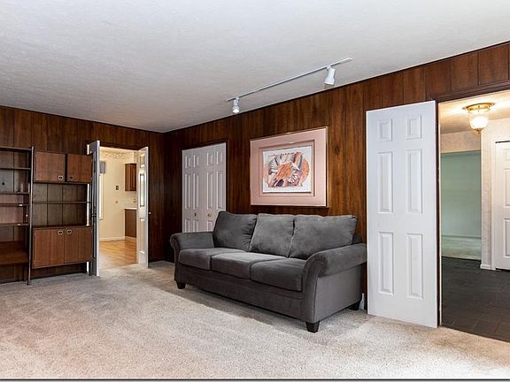 3rd image of 5457 Clarendon Dr