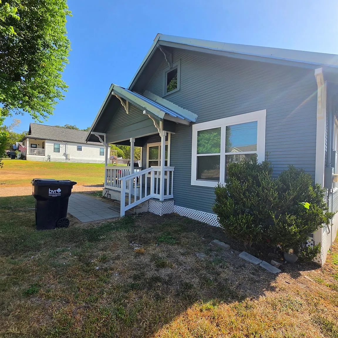 2 bed, 1.0 bath, 933 sqft, $1,450 — Photo 2