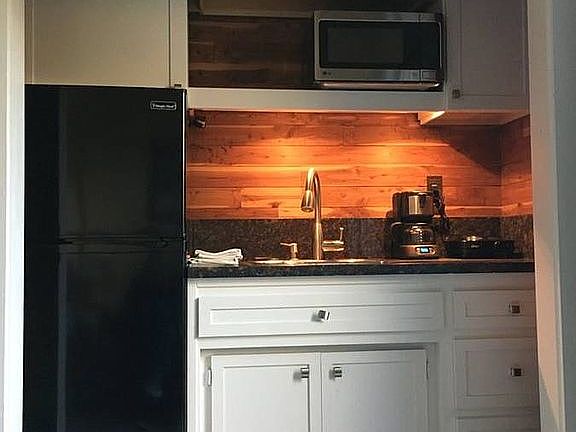 5th image of 1842 Oak St