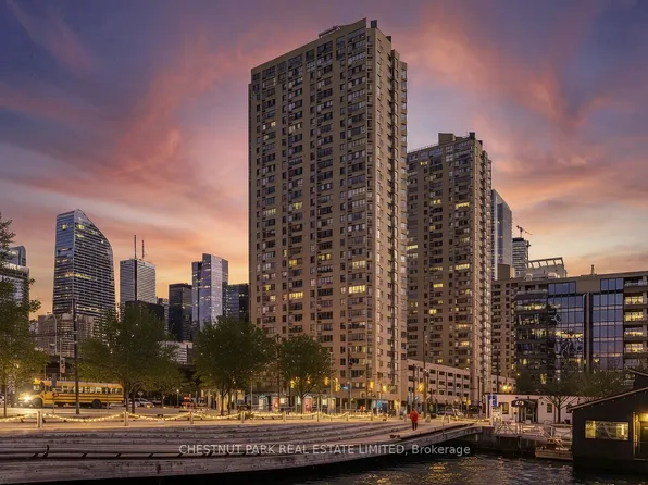 270 Queens Quay W #906, Toronto, ON M5V 3J2
