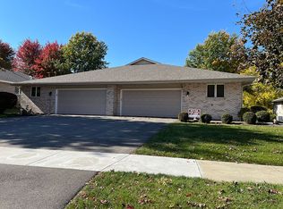 1238 N Crest Dr, Rockford, IL 61107