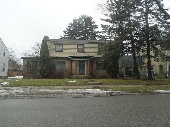 2nd image of 5815 N Shoreland Ave