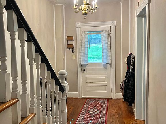 2nd image of 533 Willis St