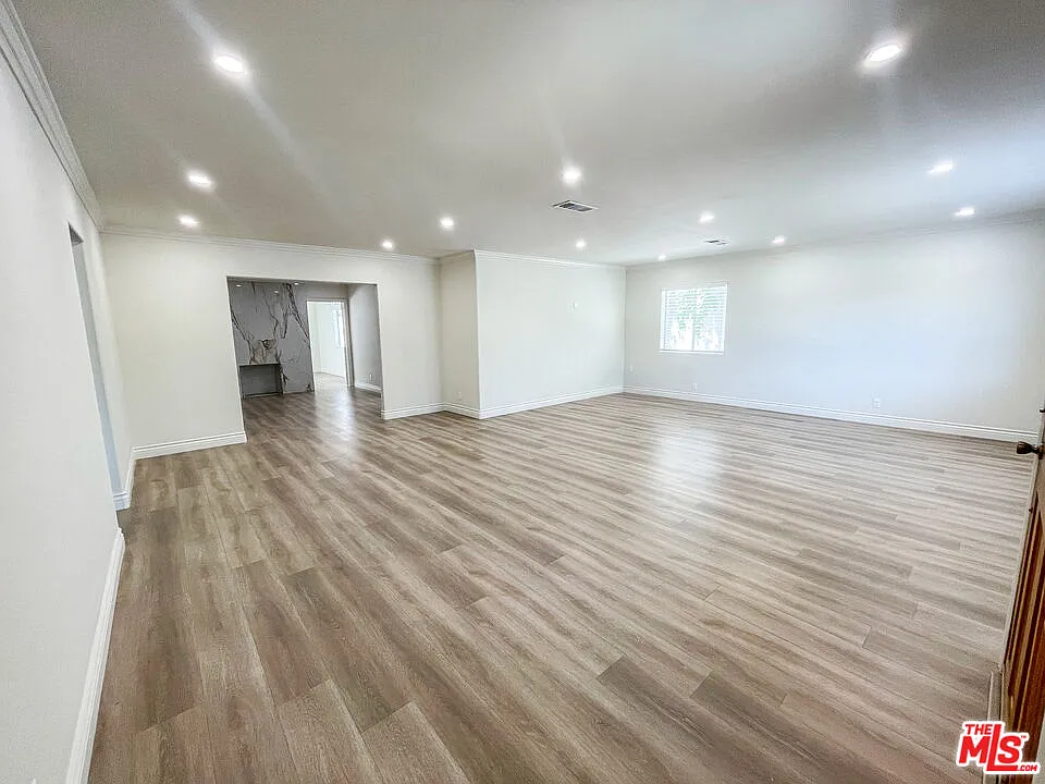 3 bed, 2.0 bath, 1892 sqft, $7,000 — Photo 3