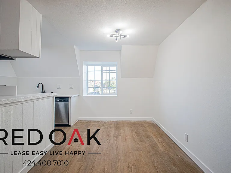 11051 Barnwall St #10 — Photo 4