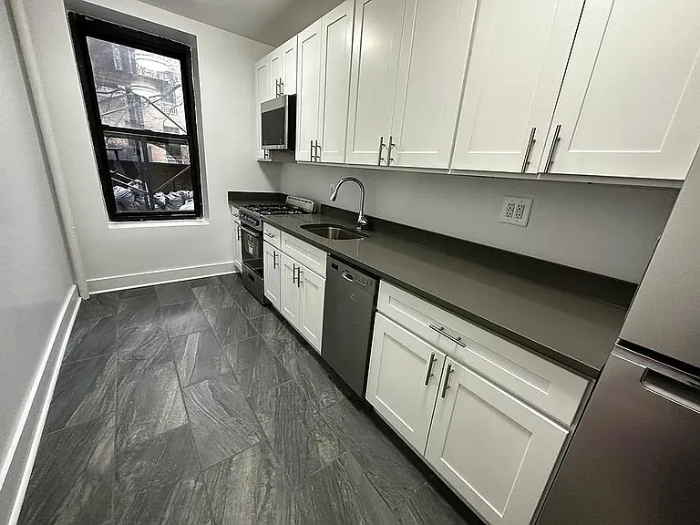 253 W 16th St #2B — Photo 1