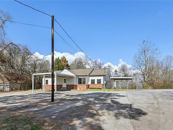 2nd image of 824 Temple Rd