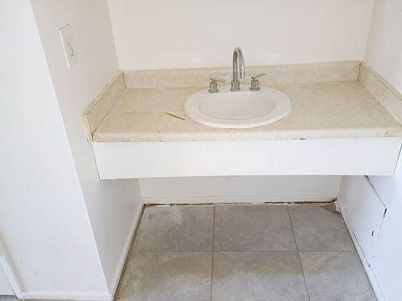 4th image of 1932 Erin Dr APT 21