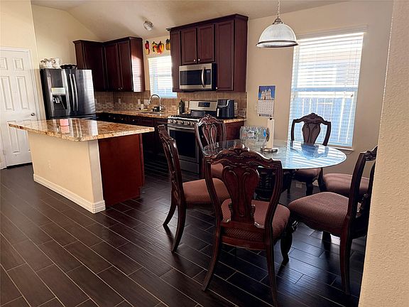 5th image of 1422 Meadowhigh Ln