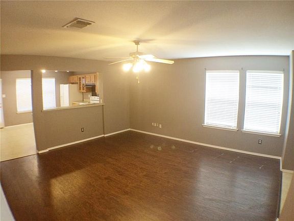 4th image of 2301 Kingsway Dr