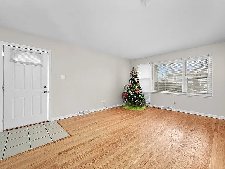 626 E 156th Pl — Photo 7