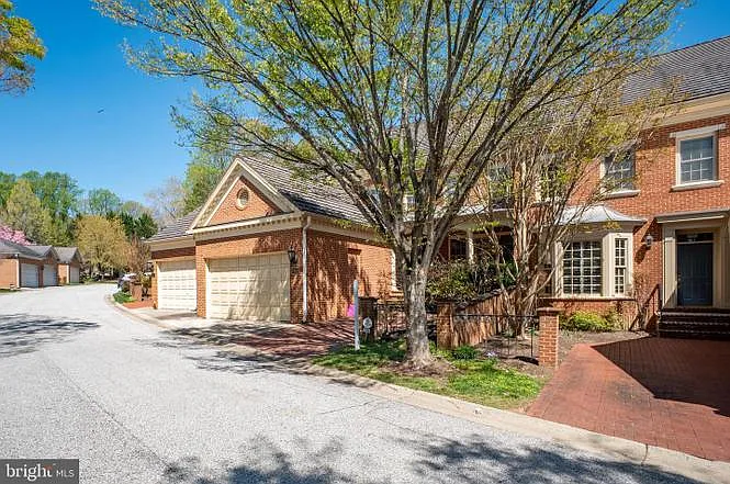 7809 Hidden Meadow Ter — Photo 44