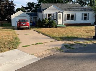 2117 East Ct, Clinton, IA 52732