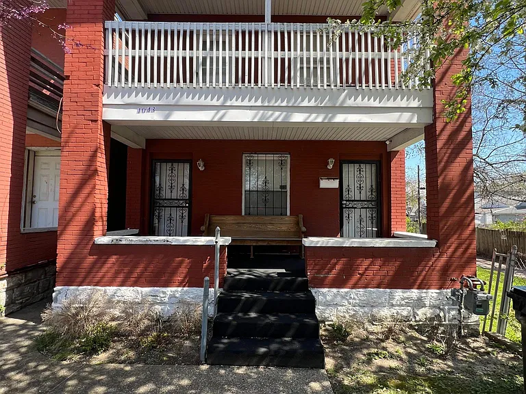 1043 S Jackson St — Photo 1