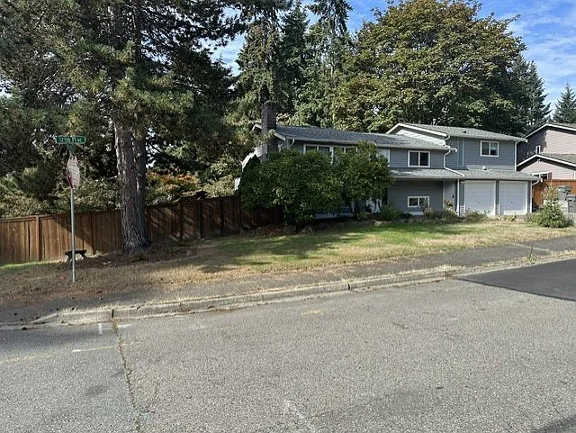 4 bed, 2.5 bath, 2710 sqft, $4,000 — Photo 3