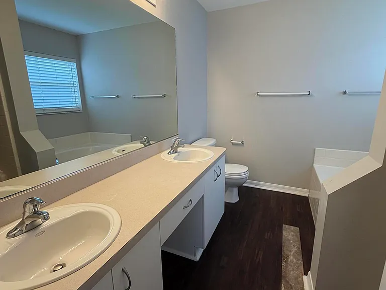 581 NW Goldcoast Ave — Photo 10
