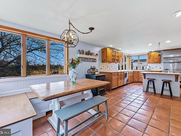 5th image of 2726 Mount Carmel Rd