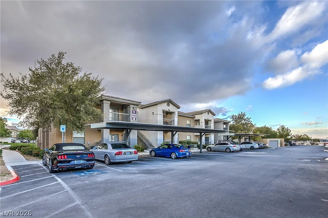 1 bed, 1.0 bath, 690 sqft, $1,345 — Photo 2