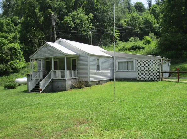 910 Palmer Ave, Saltville, VA 24370