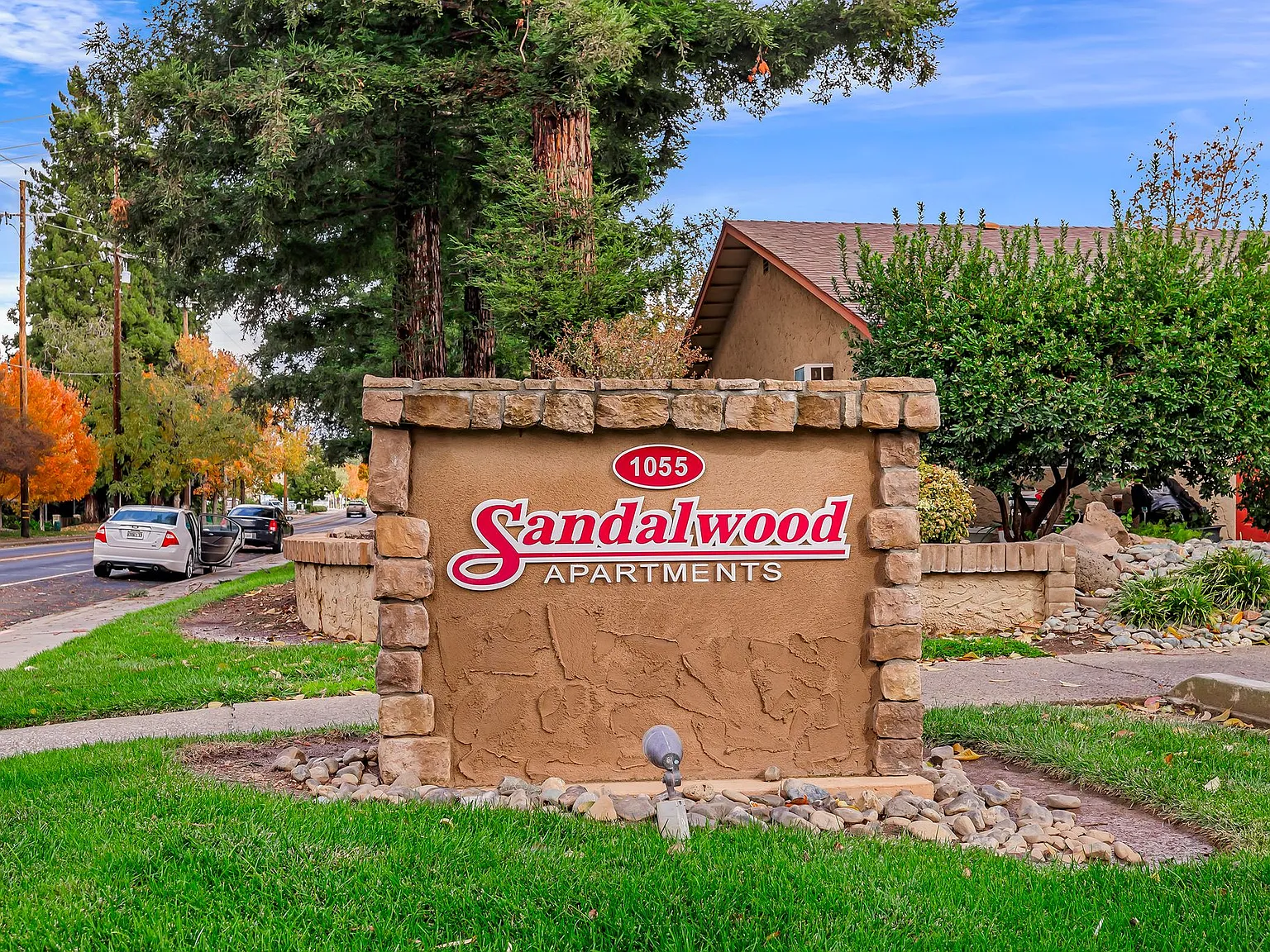 Sandalwood Apartments — Photo 1