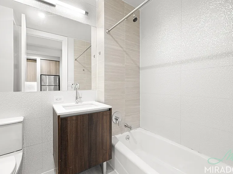 15 Park Row #4F1 — Photo 5
