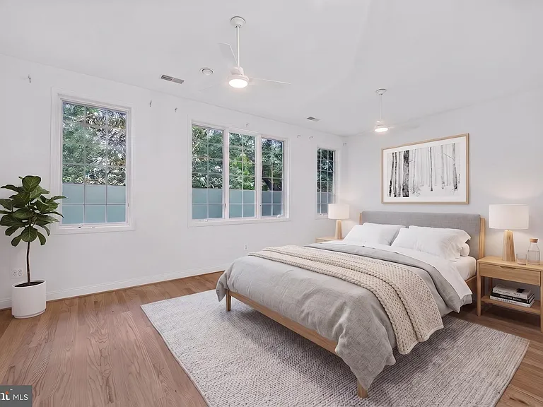 8309 Old Seven Locks Rd — Photo 34