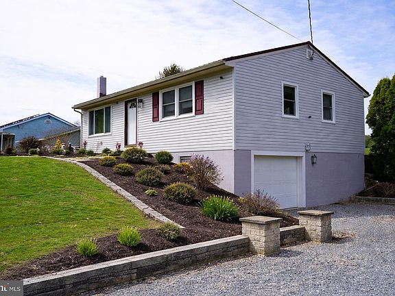 3rd image of 1089 Anthony Hwy