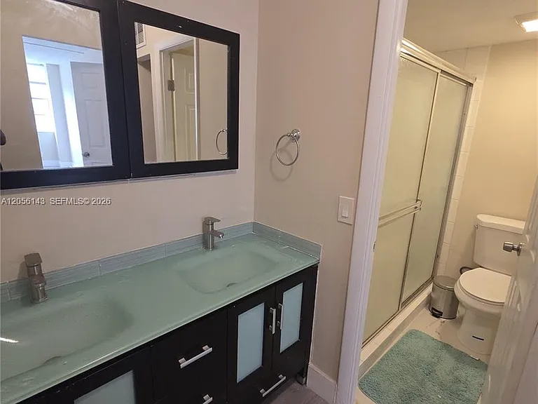 2025 NE 164th St #309 — Photo 10