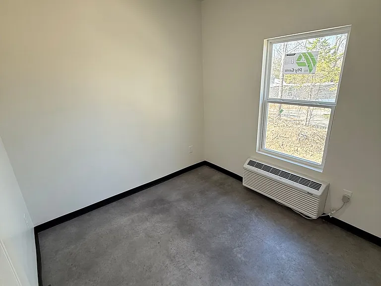 180 Summit St — Photo 8