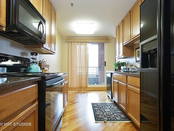 5th image of 77 S Evergreen Ave Unit 304