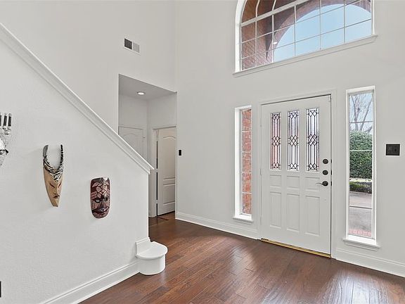 2nd image of 2743 Brookside Ln