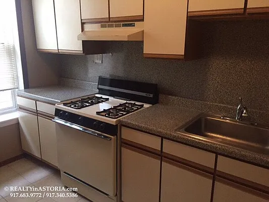 Rented by Alexiou Realty | media 6