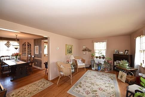 Lage Formal Living Room