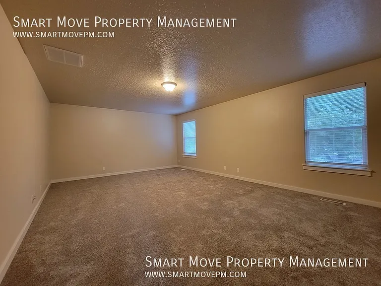 1236 E Pisa St — Photo 16