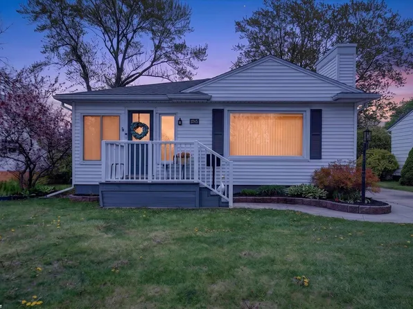 1245 Minnesota Ct, Marysville, MI 48040