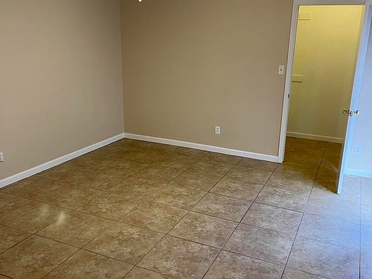 5138 W Vogel Ave — Photo 8