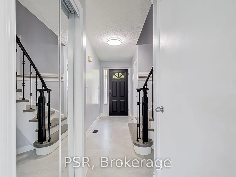 166 Adele Cres — Photo 13