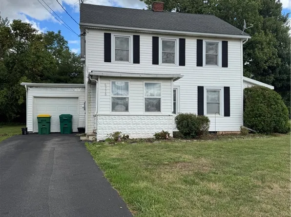 6773 Akron Rd, Lockport, NY 14094