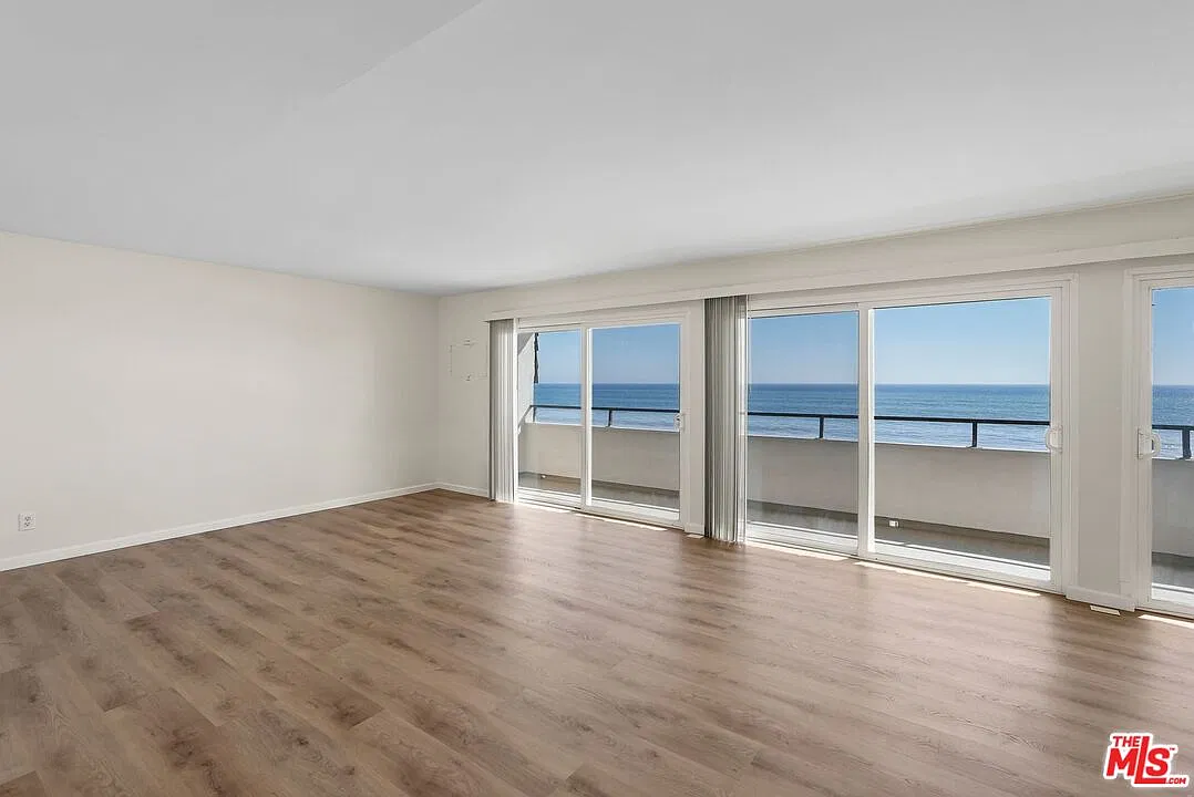 2 bed, 2.0 bath, 1200 sqft, $5,495 — Photo 2