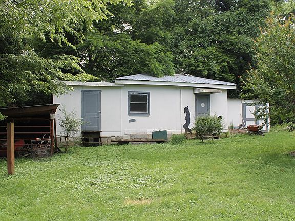 3rd image of 404 Blue Grass Ave