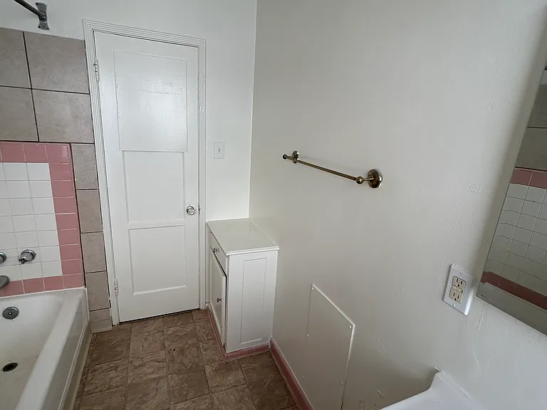 4251 S Degnan Blvd #3 — Photo 10