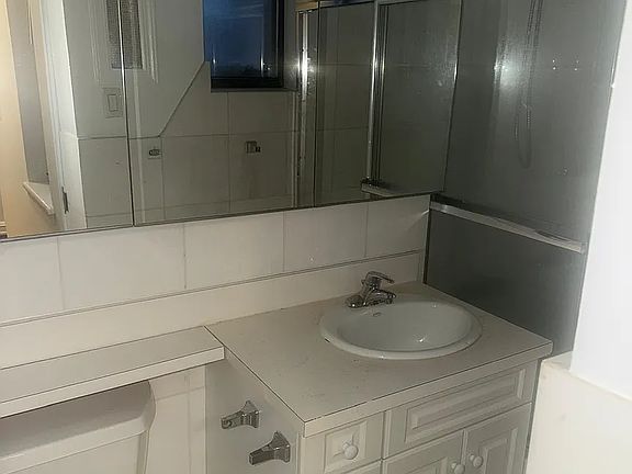4th image of 148 W 68th St APT 4f