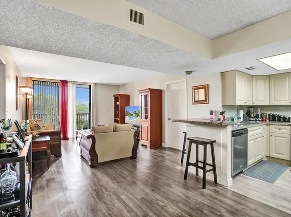 5570 NW 44th Street #305a, Lauderhill, FL 33319