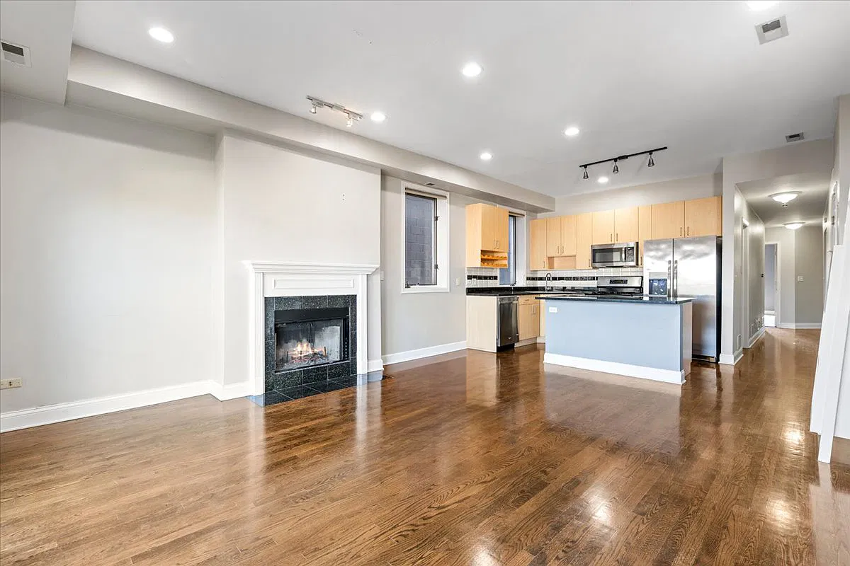 3 bed, 2100 sqft, $4,500 — Photo 2