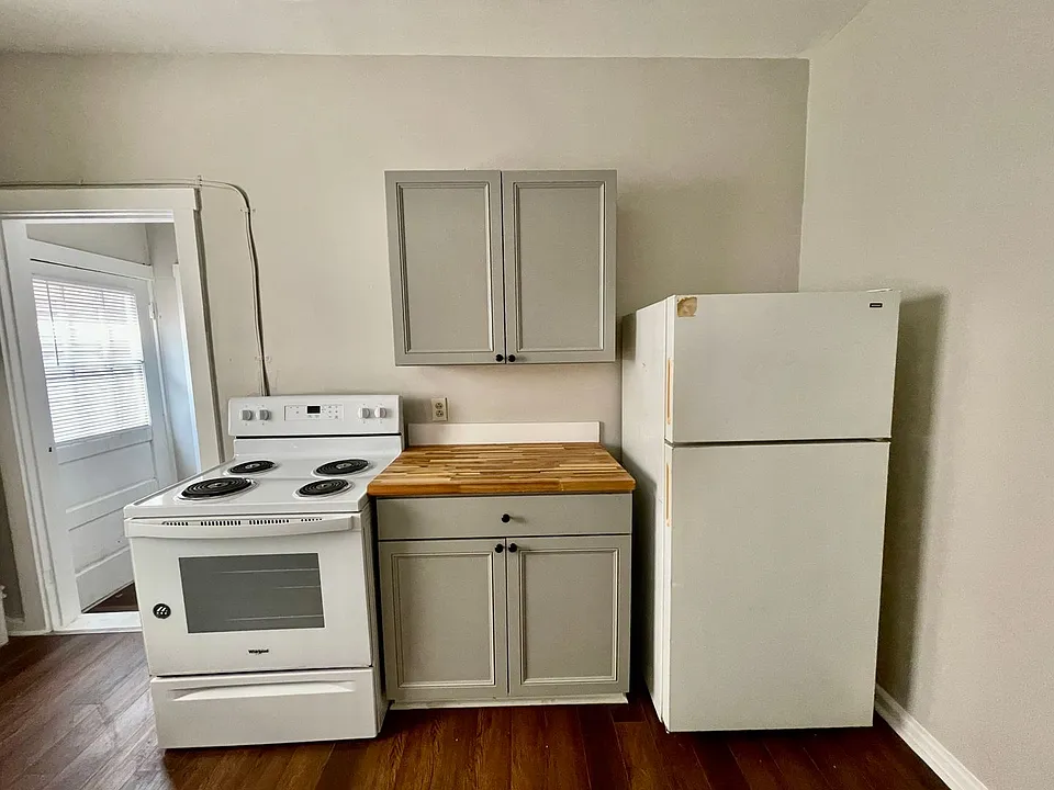 221 W Todd St #2